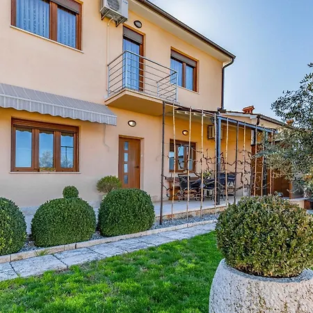 Big With Free Parking