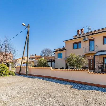 Big With Free Parking Apartament *