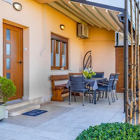 Big With Free Parking *