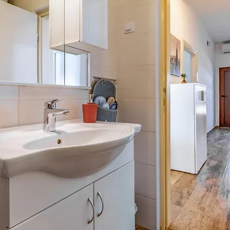 Big With Free Parking * Pula