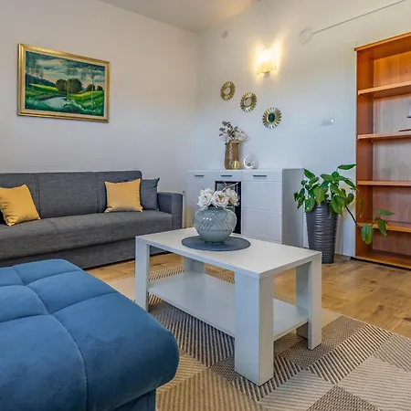 Big With Free Parking Apartament *