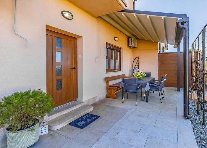 Big With Free Parking * 풀라