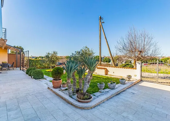 아파트 Big With Free Parking 풀라