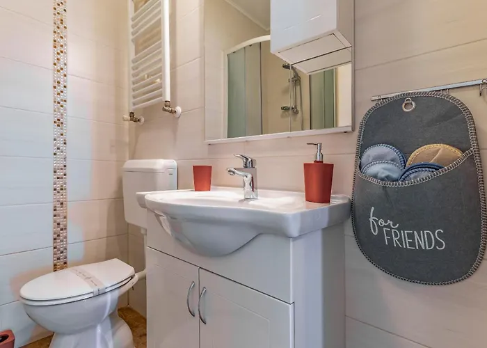 Big With Free Parking Apartment