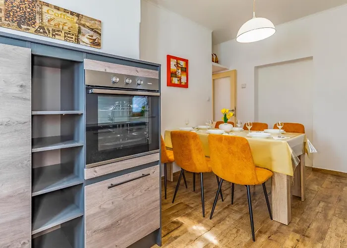 아파트 Big With Free Parking *