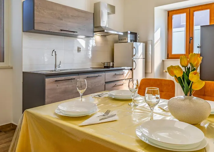 Big With Free Parking 아파트 풀라