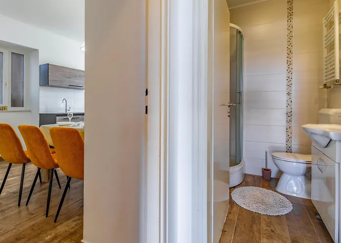 아파트 Big With Free Parking 풀라