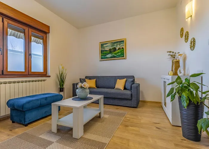 Big With Free Parking Apartment