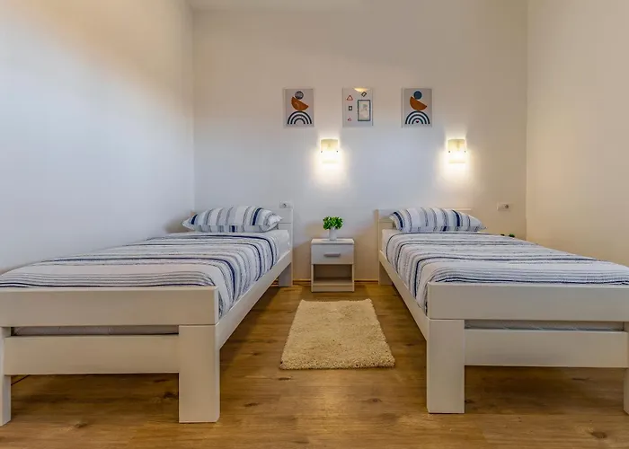 Apartment Big With Free Parking Pula