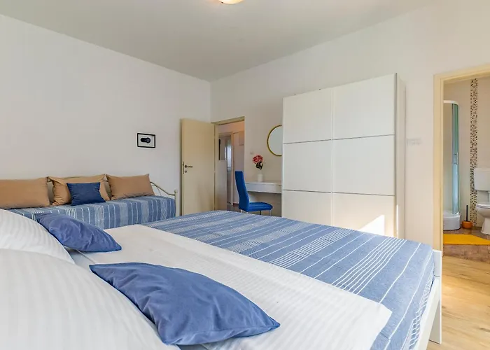 Big With Free Parking Apartment *