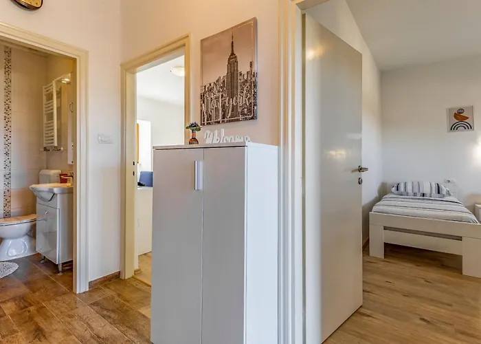 Apartment Big With Free Parking Pula